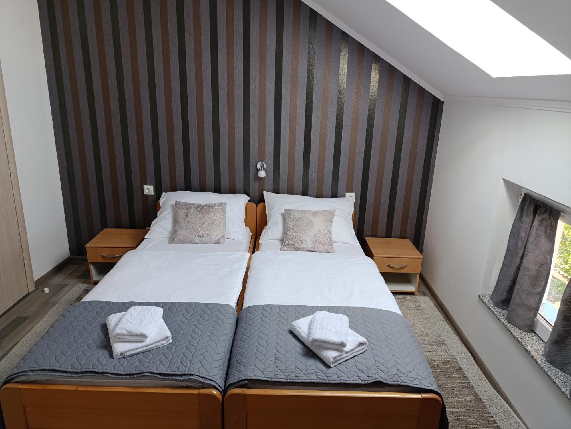 Guest House Toic โคเรนนิซา ภายนอก รูปภาพ